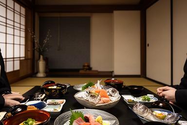 富山市の個室で寒ぶりの会席料理を楽しむ落ち着いた食事風景